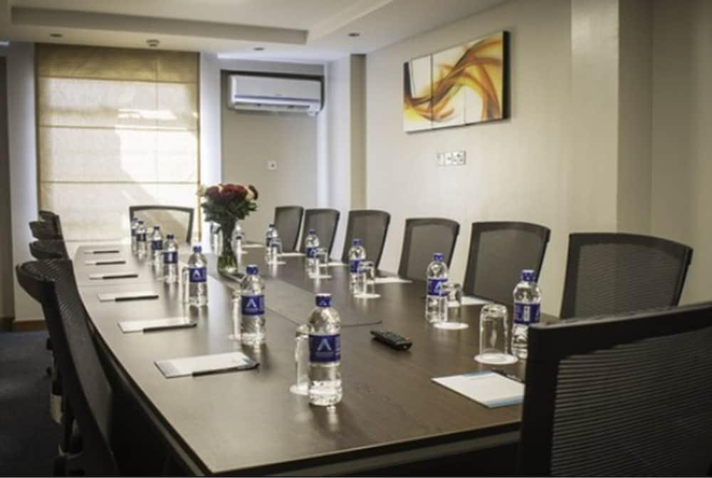 Longonot Place Serviced Apartment-Nairobi, City Centre Cbd Экстерьер фото